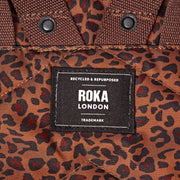 Mochila mediana de lona reciclada Roka Canfield B - Mini Leopard Brown