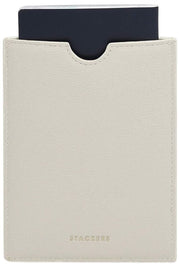 Funda para pasaporte Stackers Shell - Crema de avena