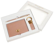 Set de regalo de lujo con llavero y bolígrafo con tarjetero y lazo de Alice Wheeler London - Rosa