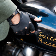 Guantes de conducción de cuero The Suited Racer Gripper de Dents - Negro