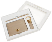 Set de regalo de lujo con llavero y bolígrafo con tarjetero y lazo de Alice Wheeler London - Beige piedra