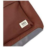 Bolso bandolera Roka Kennington mediano de nailon reciclado - Rocky Road Brown