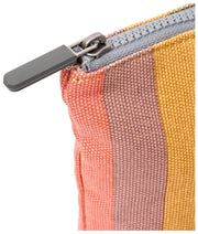 Bolsa mediana de lona de algodón Maida Vale de Roka - Rayas multicolores descoloridas