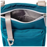 Bolso bandolera Roka Chelsea B mediano de nailon reciclado - Azul Mar del Norte