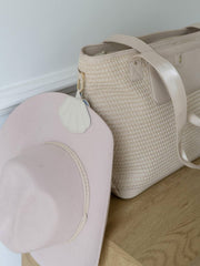 Llavero con soporte para sombrero Stackers Shell - Crema de avena