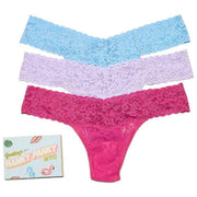 Paquete de 3 tangas Matchbox de tiro bajo con encaje exclusivo de Hanky Panky - Azul parcialmente nublado/Lavanda fresca/Coral