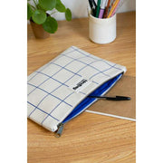 Bolso mediano con cremallera Hindbag Ema - Off White/Blue Check