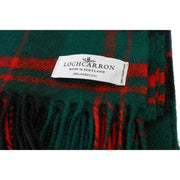 Manta moderna de lana de cordero Locharron of Scotland Borders Macdonald Clan - Verde oscuro/azul marino/rojo