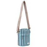 Bolso bandolera Roka Bond de lona reciclada - Rayas azules