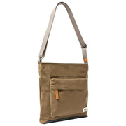 Bolso bandolera Roka Kennington B mediano de nailon reciclado - Marrón militar