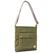 Bolso bandolera Roka Kennington B mediano de nailon reciclado - Verde cebollino