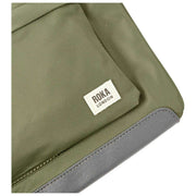 Bolso bandolera Roka Kennington B mediano de nailon reciclado - Verde cebollino