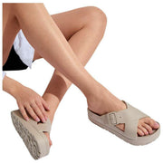 Sandalias SOLBOUNCE Bounce con hebilla cruzada en la parte delantera - Taupe Beige