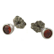 Ti2 Titanium Pequeños pendientes de grados de piedra - rojo
